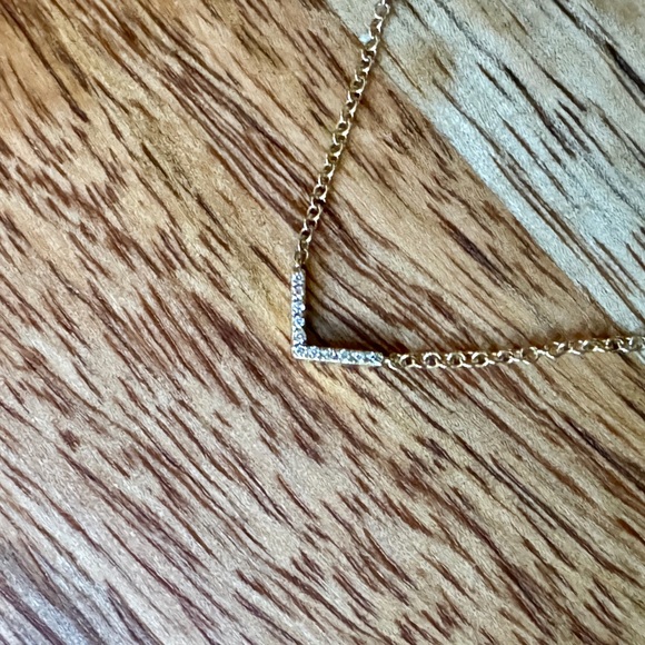 EF COLLECTION: DIAMOND MINI CHEVRON NECKLACE (14k gold) - Picture 3 of 7